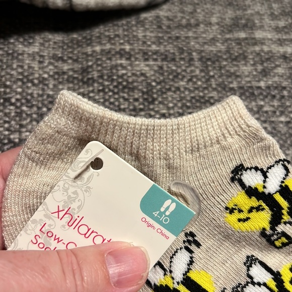 NWT Xhilaration Low Cut Easy Bee-Zy Bee Socks - Picture 4 of 6